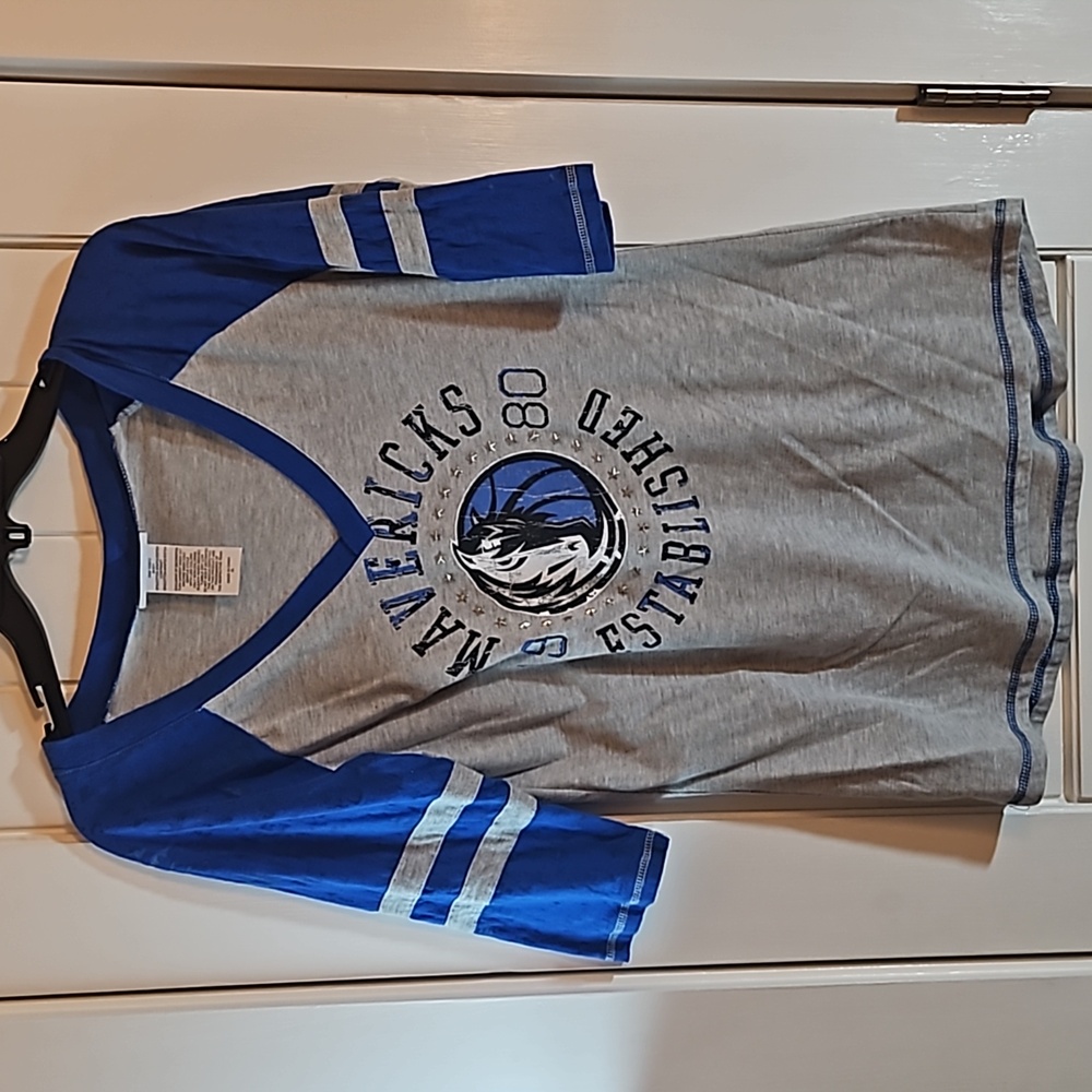 Ladies Dallas Mavericks T-shirt